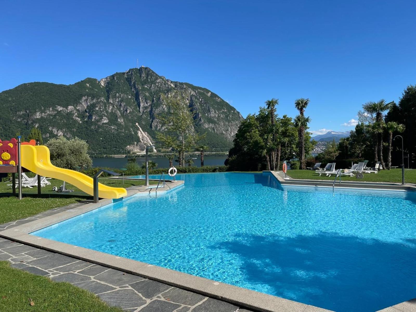 Luganersee, Pool, Strand, Parkplatz, 204 * Bissone